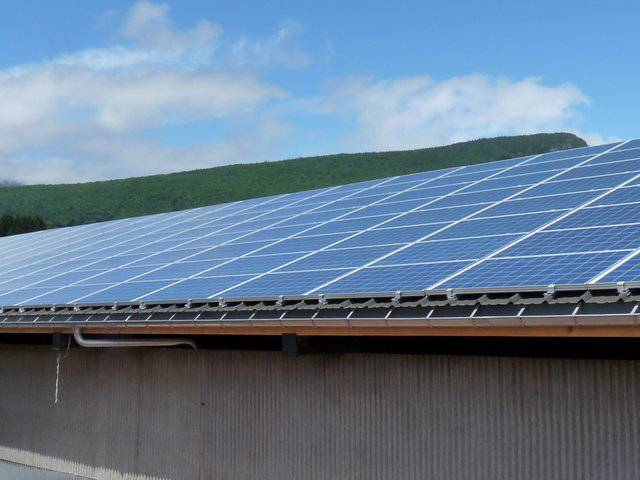 Installation solaire sur toiture industrielle