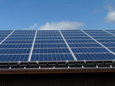 Installation solaire sur toiture industrielle