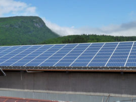 Installation solaire sur toiture industrielle